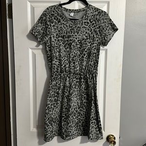 Old Navy Cinched Waist T-Shirt Dress (Black and Grey Leopard)